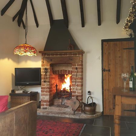 Delightful Cottage On The River Adur Close To Brighton & The Downs No Dogs Sorry Upper Beeding ภายนอก รูปภาพ