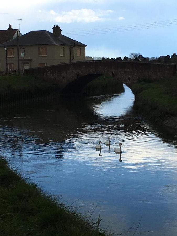Delightful Cottage On The River Adur Close To Brighton & The Downs No Dogs Sorry Upper Beeding ภายนอก รูปภาพ