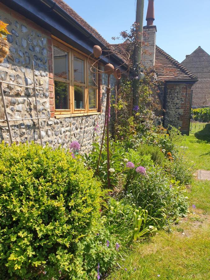 Delightful Cottage On The River Adur Close To Brighton & The Downs No Dogs Sorry Upper Beeding ภายนอก รูปภาพ