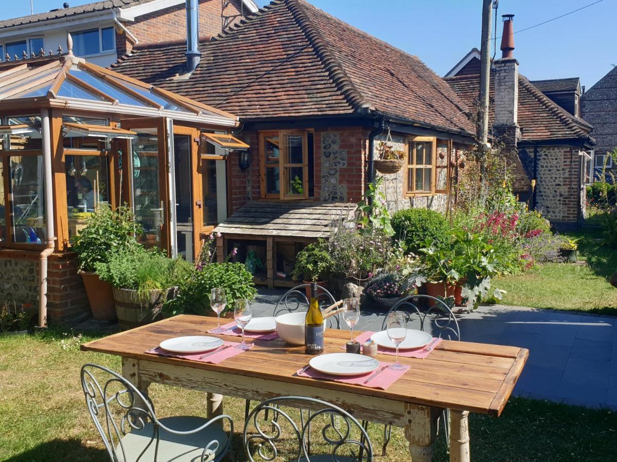 Delightful Cottage On The River Adur Close To Brighton & The Downs No Dogs Sorry Upper Beeding ภายนอก รูปภาพ