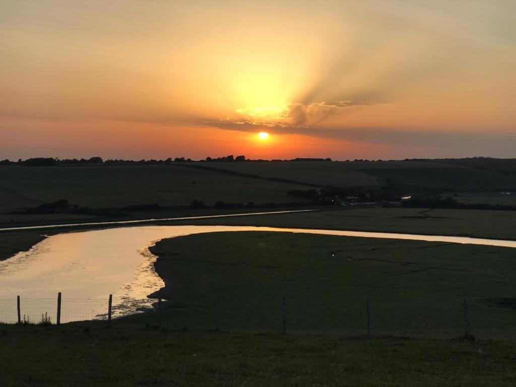 Delightful Cottage On The River Adur Close To Brighton & The Downs No Dogs Sorry Upper Beeding ภายนอก รูปภาพ